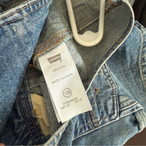 Levi's Blue Denim Overalls with Classic Contrast Stitching - Picture 3 of 3